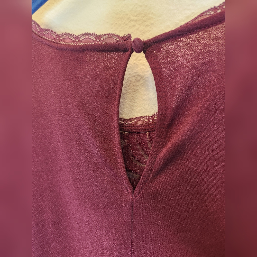 Torrid Burgundy Lace Fitted Blouse Short Sleeve - Picture 11 of 12